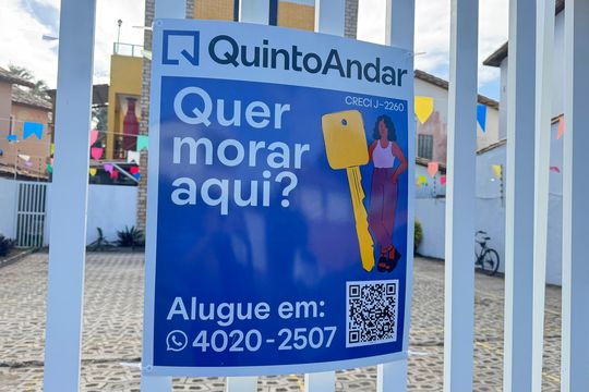 Placa  de apartamento para alugar com 2 quartos, 90m² em Praia do Flamengo, Salvador