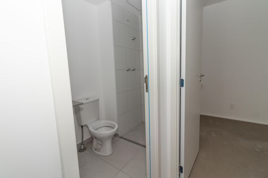 Banheiro de apartamento à venda com 2 quartos, 42m² em Lapa de Baixo, São Paulo