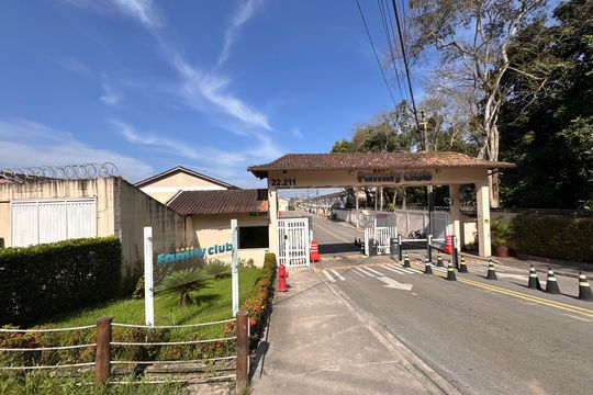 Fachada de casa de condomínio para alugar com 3 quartos, 84m² em Vargem Grande, Rio de Janeiro