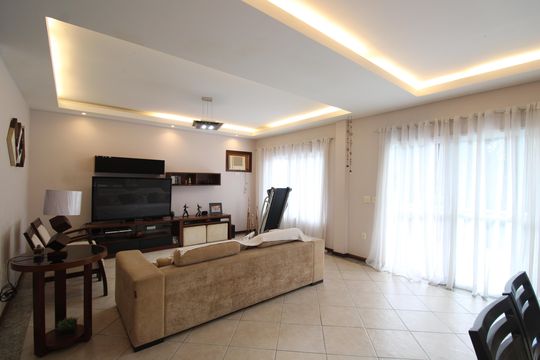 Sala de casa de condomínio à venda com 4 quartos, 215m² em Jacarepaguá, Rio de Janeiro