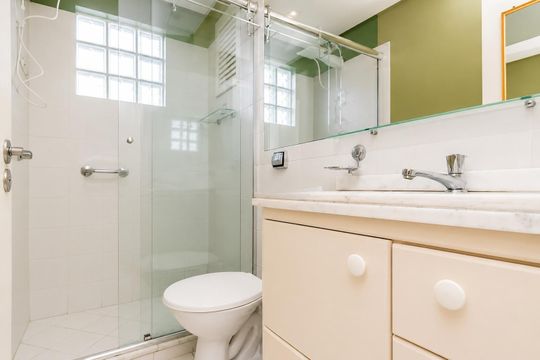Banheiro 1 de apartamento para alugar com 2 quartos, 80m² em Petrópolis, Porto Alegre
