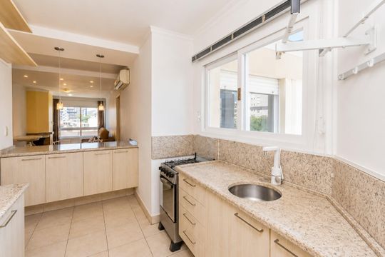 Cozinha de apartamento para alugar com 2 quartos, 80m² em Petrópolis, Porto Alegre