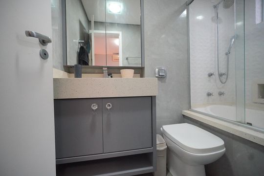 Banheiro da Suíte de apartamento para alugar com 3 quartos, 99m² em Capoeiras, Florianópolis