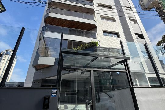 Fachada  de apartamento à venda com 3 quartos, 210m² em Jardim Guarulhos, Guarulhos