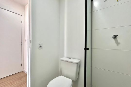 Banheiro de kitnet/studio para alugar com 1 quarto, 20m² em Vila Clementino, São Paulo
