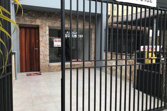 Fachada de casa à venda com 3 quartos, 100m² em Planalto Paulista, São Paulo