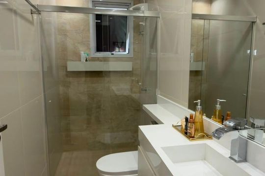 Banheiro social de apartamento para alugar com 3 quartos, 68m² em Palmeiras, Belo Horizonte