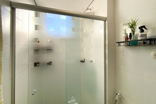 Banheiro de apartamento à venda com 2 quartos, 47m² em Salgado Filho, Belo Horizonte