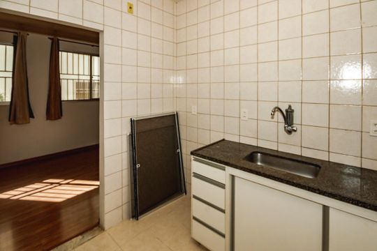 Cozinha de apartamento para alugar com 2 quartos, 55m² em Liberdade, Belo Horizonte