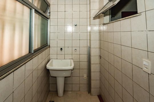 Área de serviço de apartamento para alugar com 2 quartos, 55m² em Liberdade, Belo Horizonte
