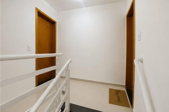 Corredor de casa de condomínio para alugar com 2 quartos, 56m² em Jardim Santo Alberto, Santo André