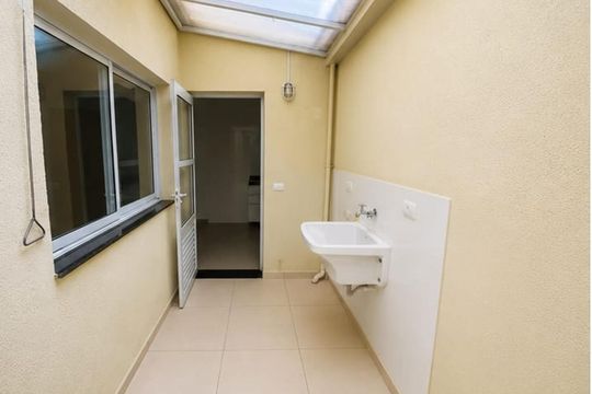 Área de serviço de casa de condomínio à venda com 2 quartos, 56m² em Jardim Santo Alberto, Santo André