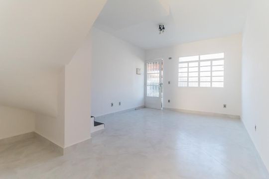 Sala de casa de condomínio para alugar com 2 quartos, 100m² em Jardim Bela Vista, Mogi das Cruzes
