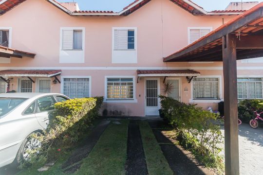 Fachada de casa de condomínio para alugar com 2 quartos, 100m² em Jardim Bela Vista, Mogi das Cruzes