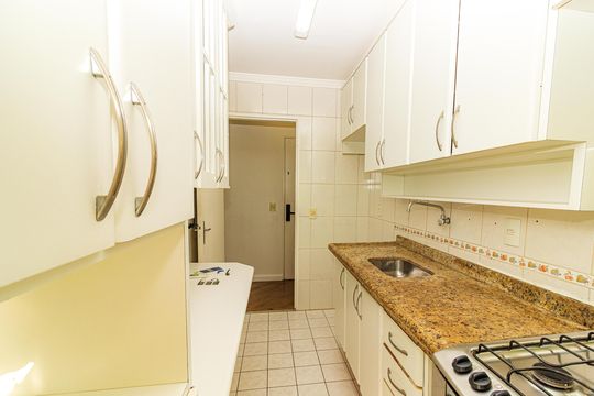 Cozinha de apartamento para alugar com 3 quartos, 65m² em Jardim das Flores, São Paulo
