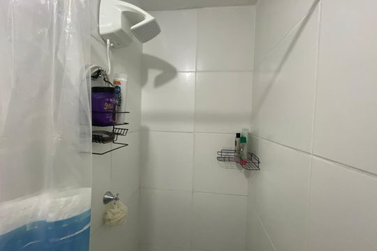 Banheiro de apartamento à venda com 2 quartos, 34m² em Veleiros, São Paulo
