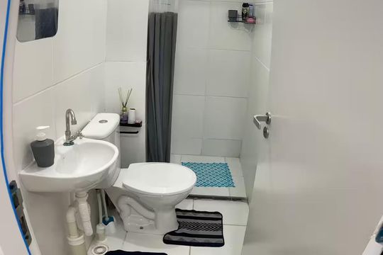 Banheiro de apartamento à venda com 2 quartos, 34m² em Veleiros, São Paulo