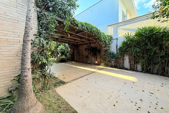 Garagem de casa à venda com 4 quartos, 250m² em Brooklin, São Paulo