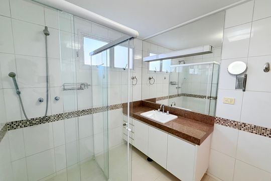 Banheiro social de casa à venda com 4 quartos, 250m² em Brooklin, São Paulo