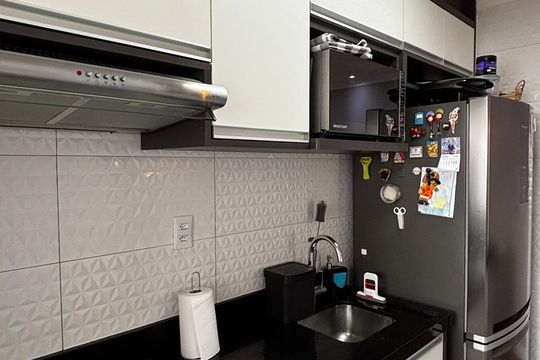 Cozinha de apartamento à venda com 2 quartos, 48m² em Parque Jaçatuba, Santo André