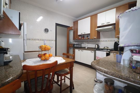 Cozinha de apartamento à venda com 3 quartos, 104m² em Vila Alzira, Santo André