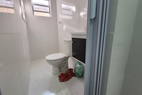 Banheiro de casa para alugar com 2 quartos, 180m² em Vila Miranda, Itaquaquecetuba