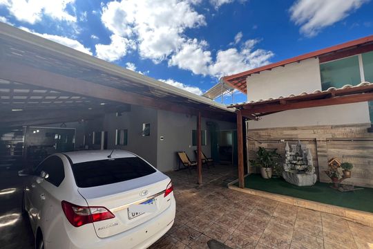Garagem de casa à venda com 4 quartos, 400m² em A Definir Em Campo, Contagem