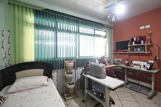 Quarto 2 de casa à venda com 2 quartos, 138m² em Vila Lucinda, Santo André