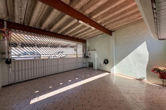 Garagem de casa à venda com 2 quartos, 138m² em Vila Lucinda, Santo André