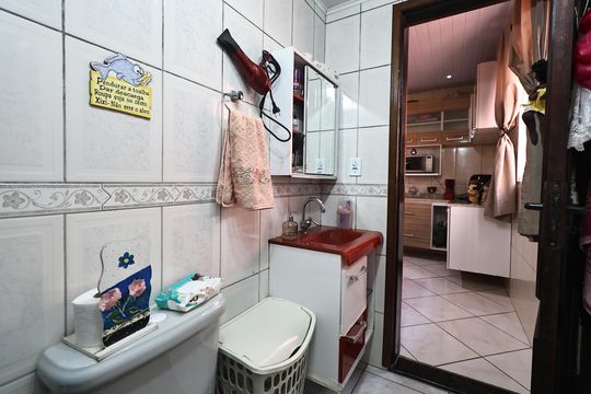 Banheiro de casa à venda com 2 quartos, 138m² em Vila Lucinda, Santo André