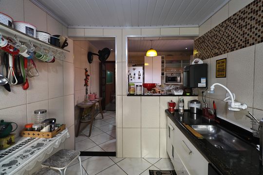 Cozinha de casa à venda com 2 quartos, 138m² em Vila Lucinda, Santo André