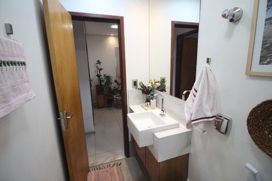 Banheiro de apartamento à venda com 3 quartos, 70m² em Bairro da Glória, Contagem