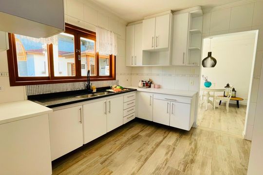 Cozinha de casa de condomínio para alugar com 4 quartos, 600m² em Jardim Indaia, Embu das Artes