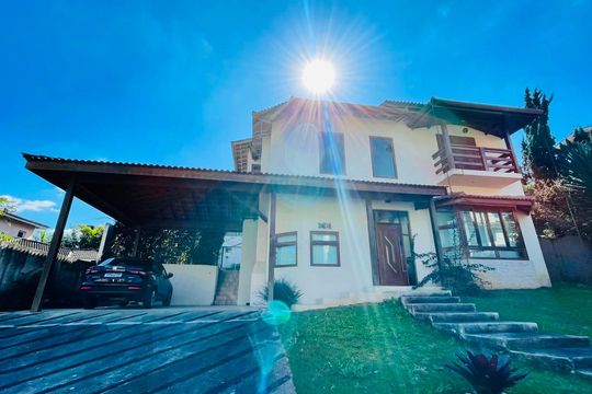 Casa de Condomínio para alugar com 4 quartos, 600m² em Jardim Indaia, Embu das Artes