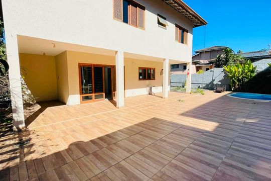 Quintal de casa de condomínio para alugar com 4 quartos, 600m² em Jardim Indaia, Embu das Artes