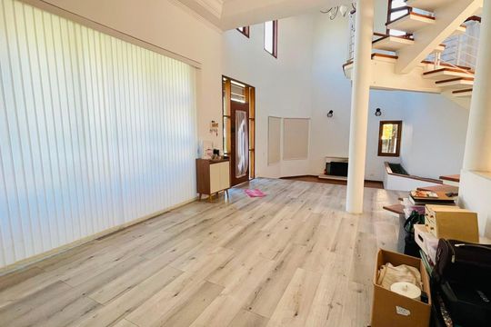 Sala de casa de condomínio para alugar com 4 quartos, 600m² em Jardim Indaia, Embu das Artes