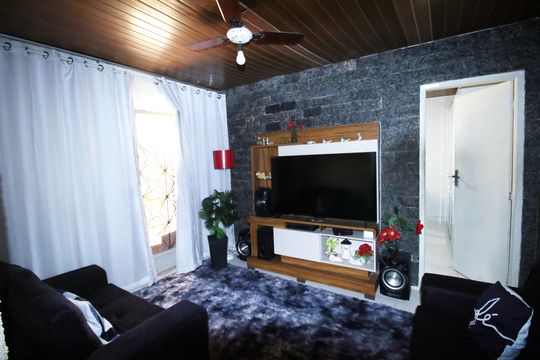 Casa à venda com 2 quartos, 300m² em Vila Kosmos, Rio de Janeiro