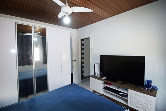 Quarto 1 de casa à venda com 2 quartos, 300m² em Vila Kosmos, Rio de Janeiro