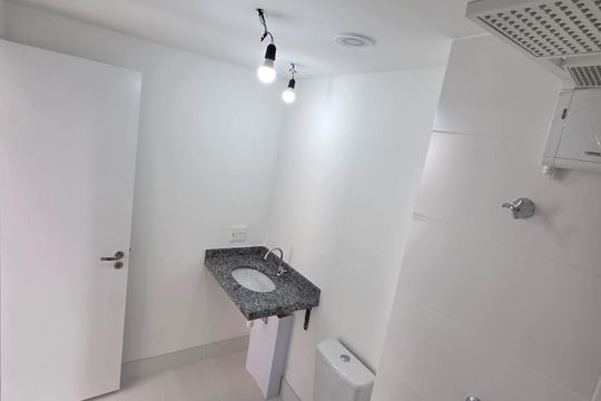 Banheiro de apartamento à venda com 1 quarto, 37m² em Butantã, São Paulo