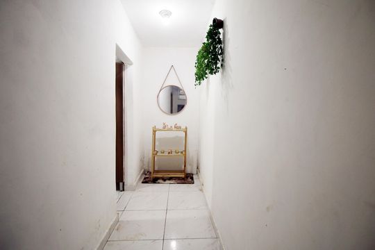 Corredor de casa à venda com 2 quartos, 300m² em Vila Kosmos, Rio de Janeiro
