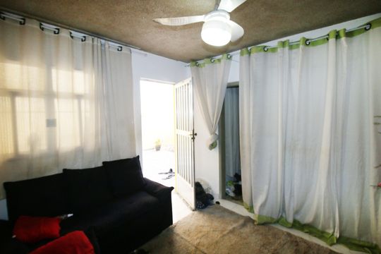 Sala de casa à venda com 2 quartos, 300m² em Vila Kosmos, Rio de Janeiro