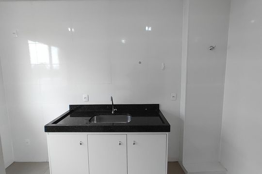 Cozinha de apartamento para alugar com 2 quartos, 55m² em Santa Mônica, Uberlândia
