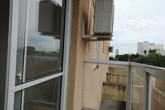 Varanda da sala de apartamento para alugar com 2 quartos, 55m² em Santa Mônica, Uberlândia