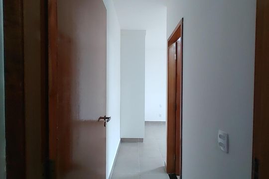 Corredor de apartamento para alugar com 2 quartos, 55m² em Santa Mônica, Uberlândia