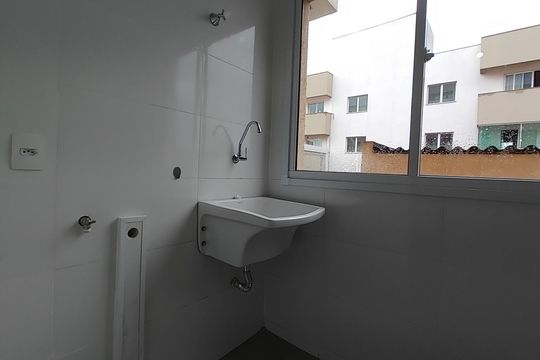 Área de serviço de apartamento para alugar com 2 quartos, 55m² em Santa Mônica, Uberlândia