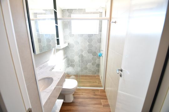 Banheiro de apartamento à venda com 1 quarto, 51m² em Jardim Primavera, Campinas