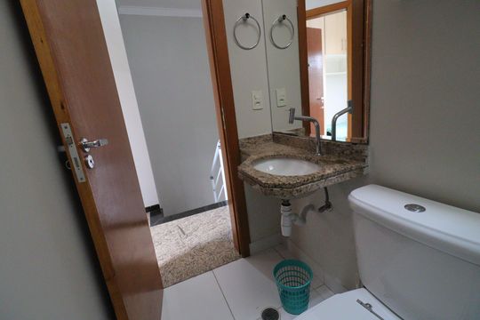 Banheiro Social de casa à venda com 3 quartos, 90m² em Vila Gea, São Paulo
