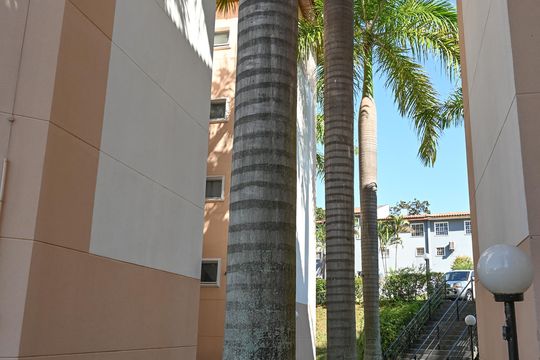 vista do acesso aos blocos de apartamento à venda com 2 quartos, 66m² em Medeiros, Jundiaí