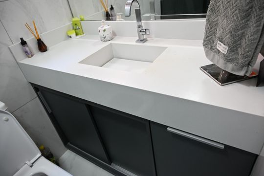 banheiro social detalhe pia de apartamento à venda com 2 quartos, 66m² em Medeiros, Jundiaí