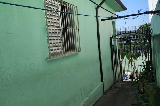 Área externa de casa à venda com 2 quartos, 183m² em Vila Carmosina, São Paulo